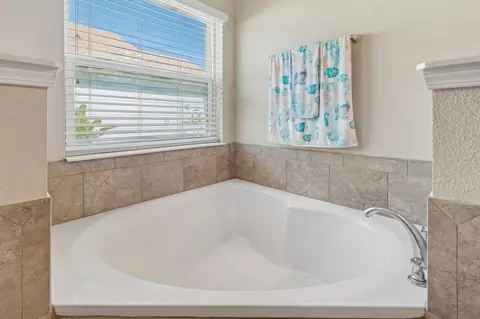 Bath - 135 Meadow Crossing Dr, Saint Augustine, FL 32086 photo 4 of 6