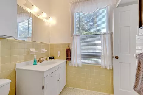 Bath - 340 Charlotte St, Saint Augustine, FL 32084 photo 3 of 7