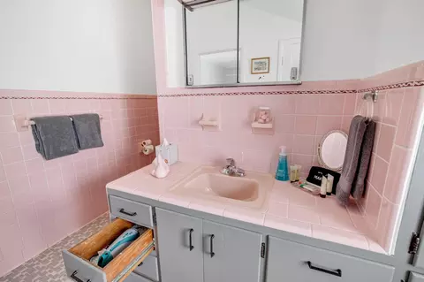 Bath - 340 Charlotte St, Saint Augustine, FL 32084 photo 6 of 7