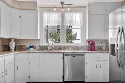 Kitchen - 340 Charlotte St, Saint Augustine, FL 32084 photo 4 of 6