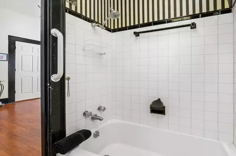 Bath - 340 Charlotte St, Saint Augustine, FL 32084 photo 2 of 5