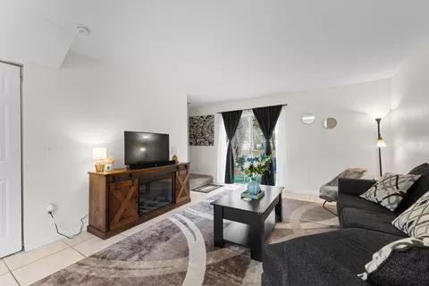 Living - 4420 Carter Rd UNIT 47, Saint Augustine, FL 32086 photo 2 of 4