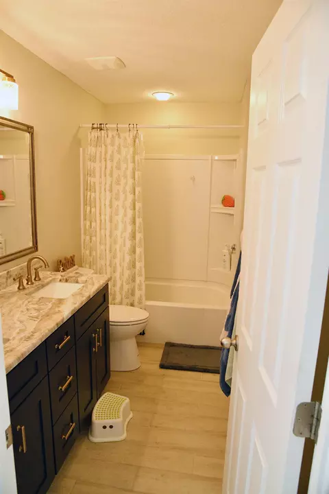 Bath - 219 Deerfield Glen Dr, Saint Augustine, FL 32086 photo 7 of 9