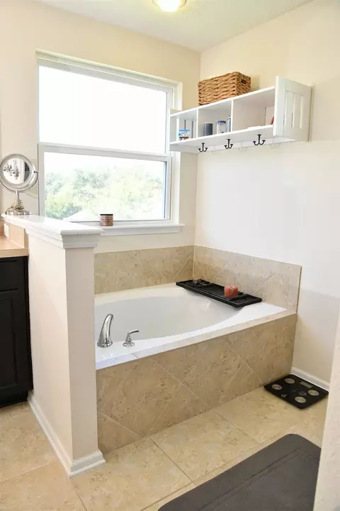 Bath - 219 Deerfield Glen Dr, Saint Augustine, FL 32086 photo 4 of 9