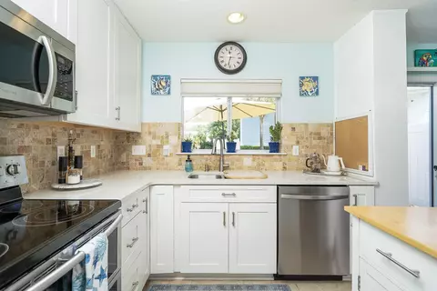 Kitchen - 22 Islander Cir, Saint Augustine, FL 32080 photo 3 of 4
