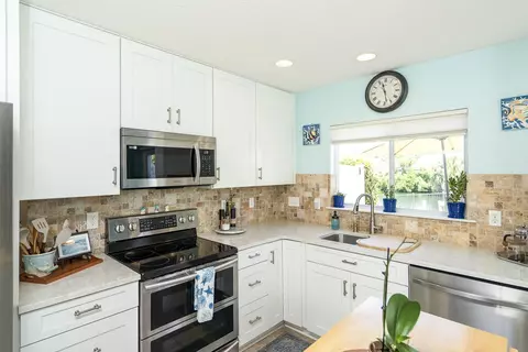 Kitchen - 22 Islander Cir, Saint Augustine, FL 32080 photo 2 of 4
