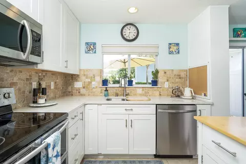 Kitchen - 22 Islander Cir, Saint Augustine, FL 32080 photo 3 of 4
