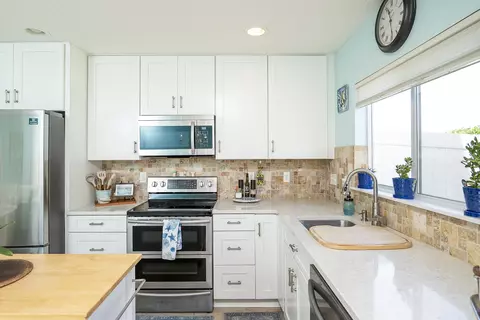 Kitchen - 22 Islander Cir, Saint Augustine, FL 32080 photo 4 of 4