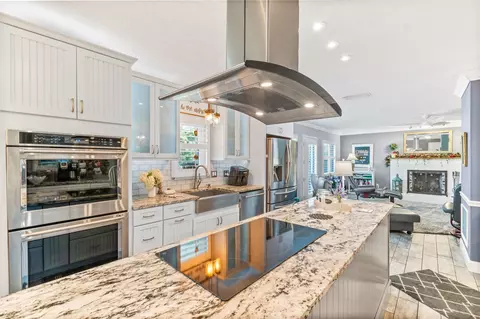 Kitchen - 5312 Riverview Dr, Saint Augustine, FL 32080 photo 10 of 13