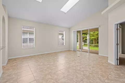 Living - 756 Crestwood Dr, Saint Augustine, FL 32086 photo 3 of 6