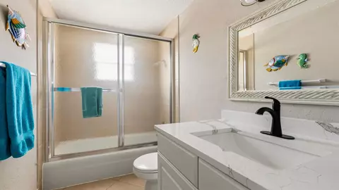Bath - 11 B St #A AND B, Saint Augustine, FL 32080 photo 2 of 4