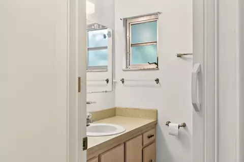 Bath - 270 Costado St, Saint Augustine, FL 32086 photo 1 of 1