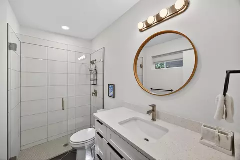 Bath - 1333 Grant St, Saint Augustine, FL 32084 photo 2 of 4
