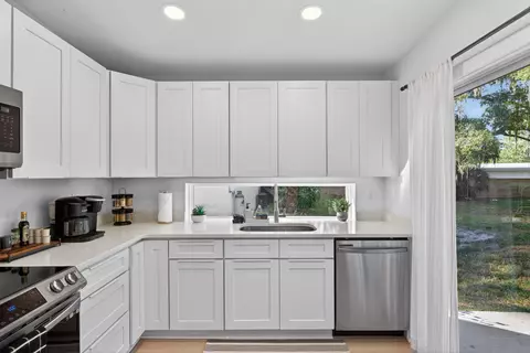 Kitchen - 1333 Grant St, Saint Augustine, FL 32084 photo 3 of 4