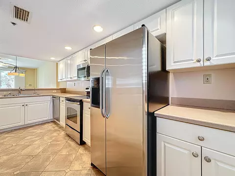 Kitchen - 159 Marine St UNIT 204, Saint Augustine, FL 32084 photo 7 of 9