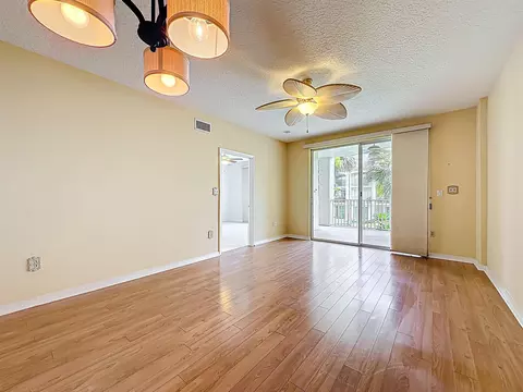 Living - 159 Marine St UNIT 204, Saint Augustine, FL 32084 photo 2 of 5