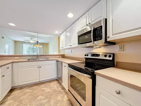 Kitchen - 159 Marine St UNIT 204, Saint Augustine, FL 32084 photo 6 of 9