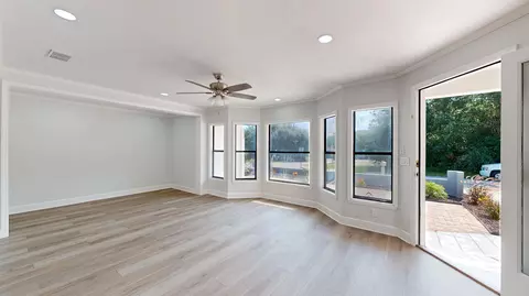 Living - 1301 Hernandez Blvd, Saint Augustine, FL 32080 photo 2 of 5