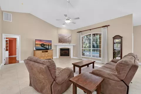 Living - 606 Parker Ct, Saint Augustine, FL 32086 photo 2 of 4