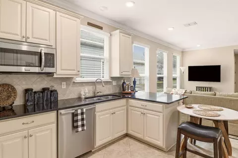 Kitchen - 471 Saint Kitts Loop, Saint Augustine, FL 32092 photo 8 of 9