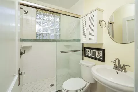 Bath - 17 Madeore St, Saint Augustine, FL 32084 photo 1 of 1