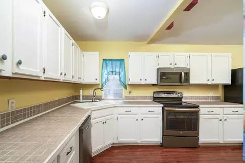 Kitchen - 17 Madeore St, Saint Augustine, FL 32084 photo 2 of 5