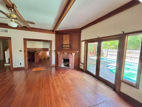 Living - 41 Saragossa St, Saint Augustine, FL 32084 photo 2 of 4