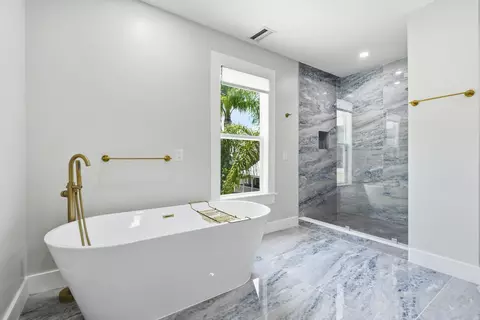 Bath - 348 Charlotte St, Saint Augustine, FL 32084 photo 5 of 6