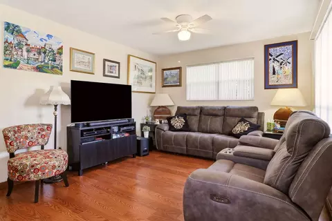 Living - 148 M L King Ave, Saint Augustine, FL 32084 photo 1 of 3
