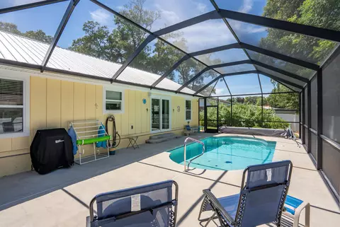 Exterior - 907 Queen Rd, Saint Augustine, FL 32086 photo 7 of 13