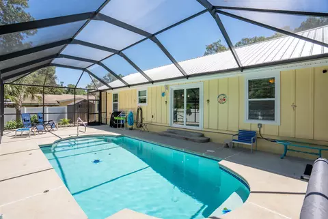 Exterior - 907 Queen Rd, Saint Augustine, FL 32086 photo 4 of 13