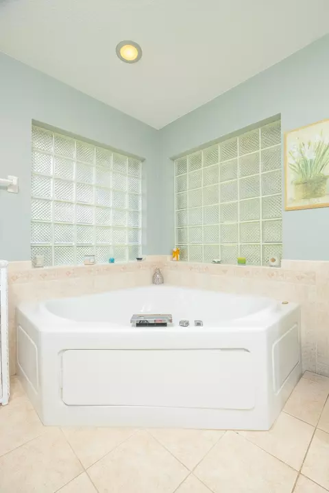 Bath - 145 Whispering Oaks Cir, Saint Augustine, FL 32080 photo 2 of 6