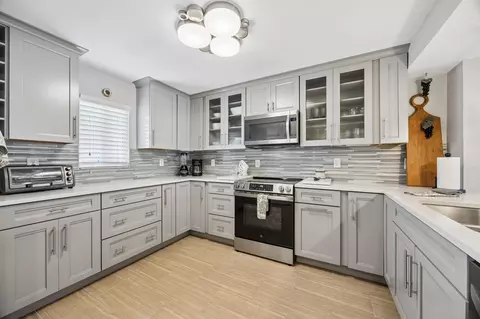 Kitchen - 4 Ocean Trace Rd #303, Saint Augustine, FL 32080 photo 3 of 4