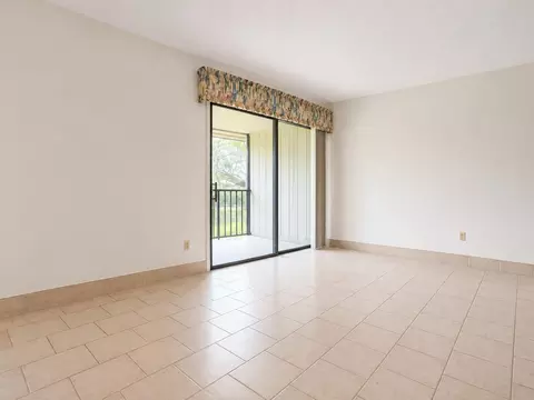 Living - 20 Cristina Ct, Saint Augustine, FL 32086 photo 2 of 2