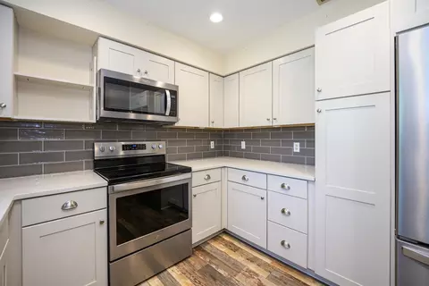 Kitchen - 107 Jupiter Rd, Saint Augustine, FL 32086 photo 4 of 8