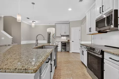 Kitchen - 285 Palazzo Cir, Saint Augustine, FL 32092 photo 4 of 5
