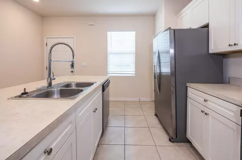 Kitchen - 174 Whispering Brook Dr, Saint Augustine, FL 32084 photo 4 of 5