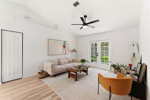 Living - 620 Queen Rd, Saint Augustine, FL 32086 photo 3 of 4