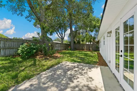 Exterior - 620 Queen Rd, Saint Augustine, FL 32086 photo 2 of 7