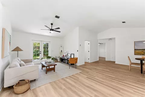 Living - 620 Queen Rd, Saint Augustine, FL 32086 photo 1 of 4