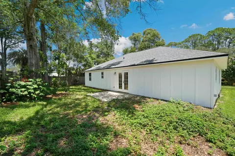 Exterior - 620 Queen Rd, Saint Augustine, FL 32086 photo 4 of 7