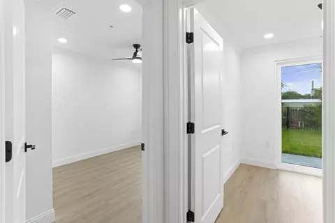 Entry Way - 304 Arricola Ave, Saint Augustine, FL 32080 photo 4 of 5