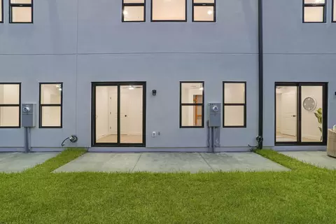 Exterior - 304 Arricola Ave, Saint Augustine, FL 32080 photo 2 of 8