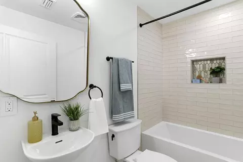 Bath - 302 Arricola Ave, Saint Augustine, FL 32080 photo 6 of 6