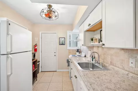 Kitchen - 9 Sylvan Dr, Saint Augustine, FL 32084 photo 1 of 2