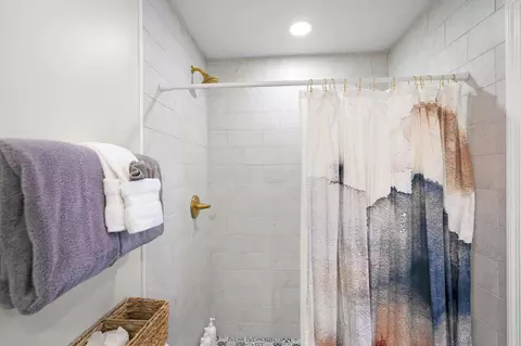 Bath - 9 Sylvan Dr, Saint Augustine, FL 32084 photo 1 of 3
