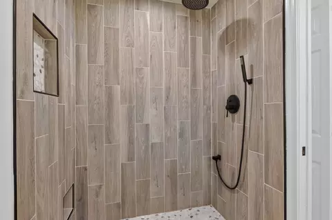 Bath - 250 Segovia Rd, Saint Augustine, FL 32086 photo 2 of 4