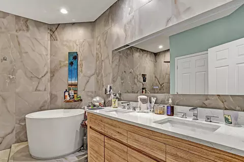 Bath - 220 Paseo Terraza #401, Saint Augustine, FL 32095 photo 3 of 5