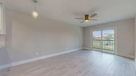 Living - 650 W Pope Rd UNIT 244, Saint Augustine, FL 32080 photo 5 of 6