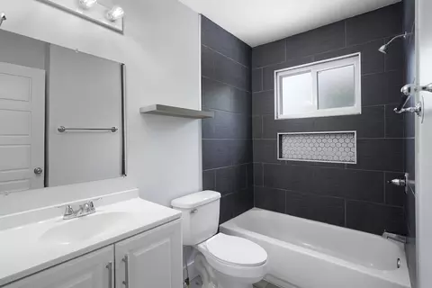Bath - 112 E St, Saint Augustine, FL 32080 photo 2 of 3